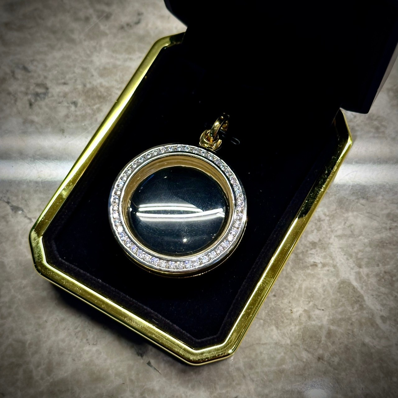 ตลับพระล้อมเพชรทรงกลม 1 ห่วง - Image 3